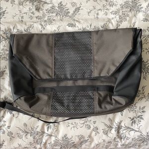Timbuk2 messenger